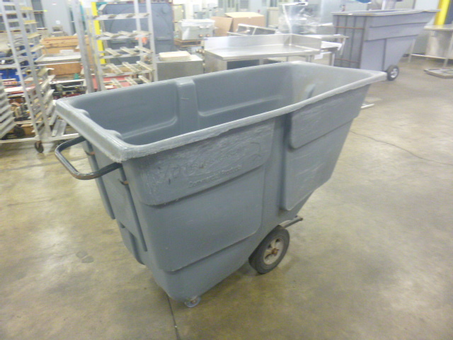 lot 81 image: Rubbermaid 1 Cubic Yard Dump Box