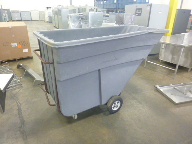 lot 82 image: Rubbermaid 1 12 Cubic Yard Dump Box