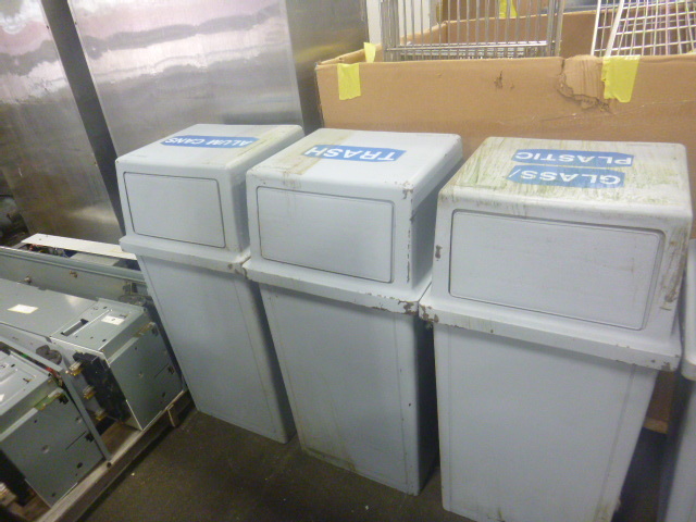 lot 92 image: 3 Rubbermaid Plastic Garbage Contaners