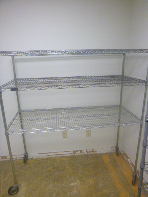 lot 104 image: 3 Shelf Wire Racking