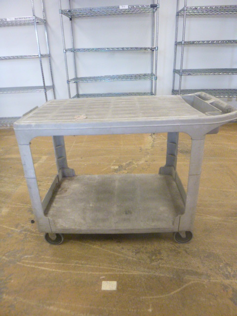 lot 124 image: Rubbermaid Cart