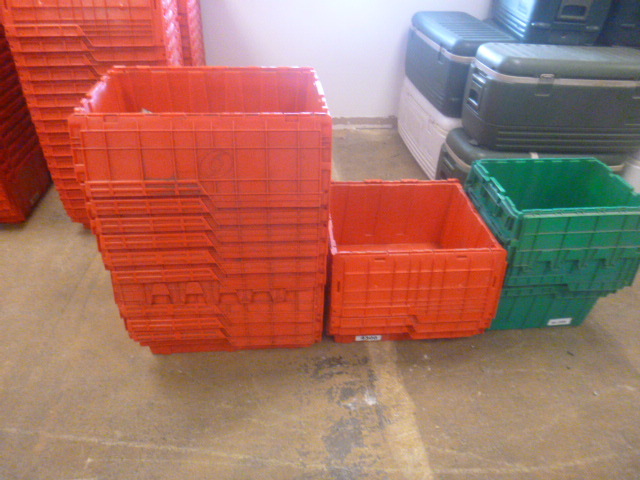 lot 135 image: 17 Totes