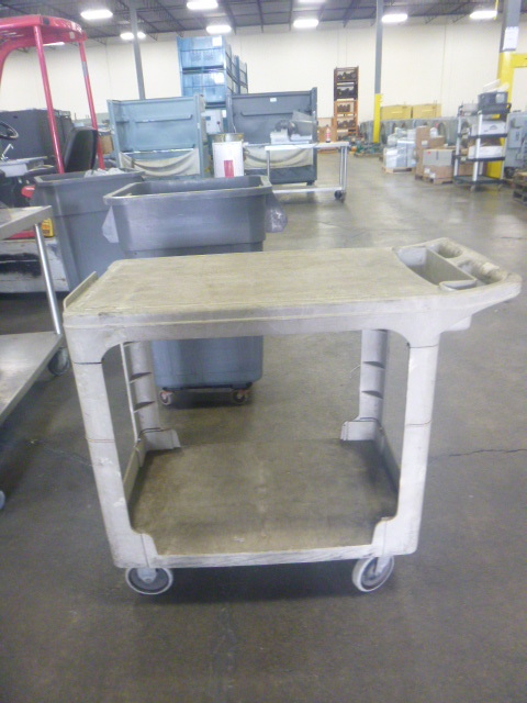 lot 143 image: Rubbermaid Cart