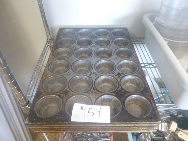 lot 154 image: 5 Muffin Tins