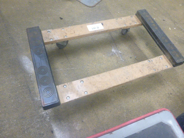 lot 194 image: 4 Wheel Moving Cart