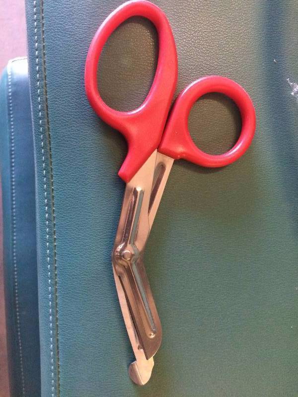 lot 13 image: 1 Case Hundreds Of Curved Medical Bandage Hospital First Aid Scissors Nurse EMT Utility Shears Paramedic Emergency - New