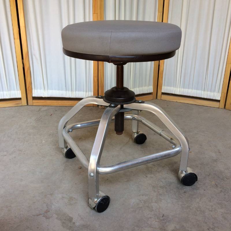 lot 1 image: Retro Cool Winco Mobile Height Adjustable Industrial Chrome Medical Examination Stool Medical Stool Chair Wheeled Doctor Dentist Lab Office With Padded Cushion - Great Condition