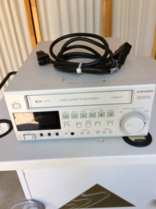 lot 3 image: Retails New $2000 Mitsubishi Electric Video Cassette Recorder Ultrasound HS-MD3000U White - Excellent Working Condition
