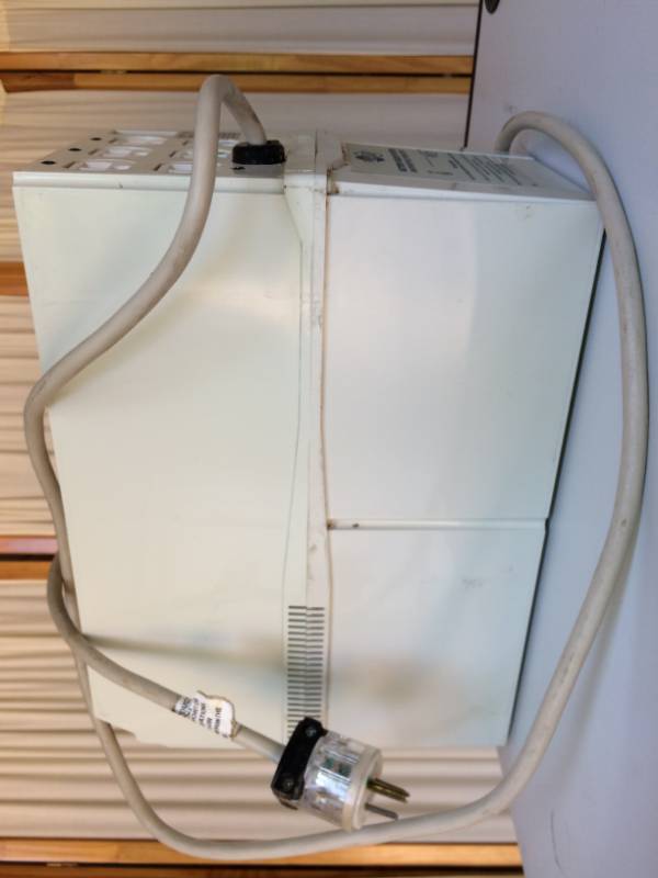 lot 4 image: UPS Uninterruptible Power Supply Source Battery CM1880 Continual Power System