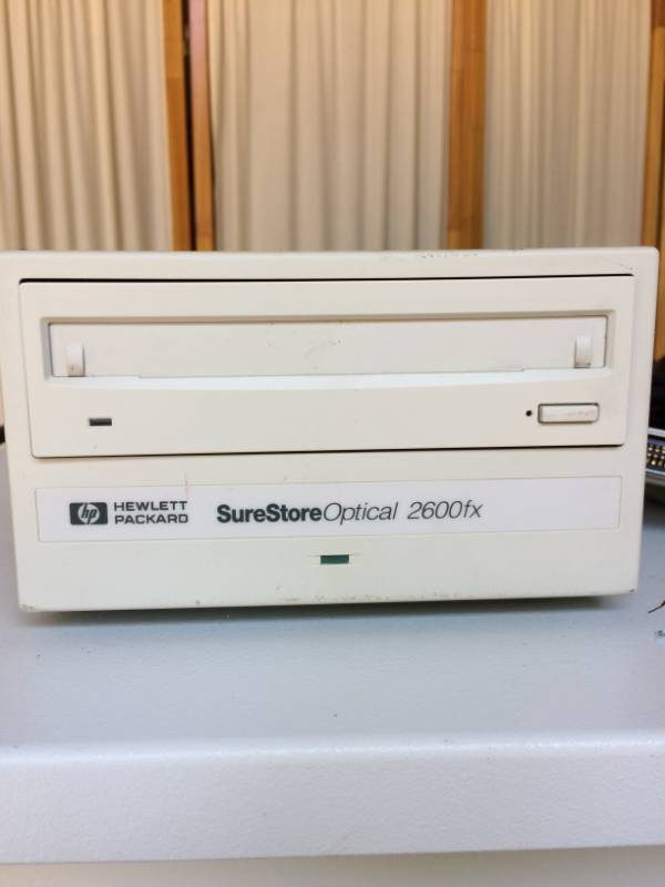 lot 6 image: WOW Retails Used $500 HP SureStore Optical 5200ex 5.2 GB MO disk drive - SCSI - External HP C1114J  Plus Extra - Excellent Condition
