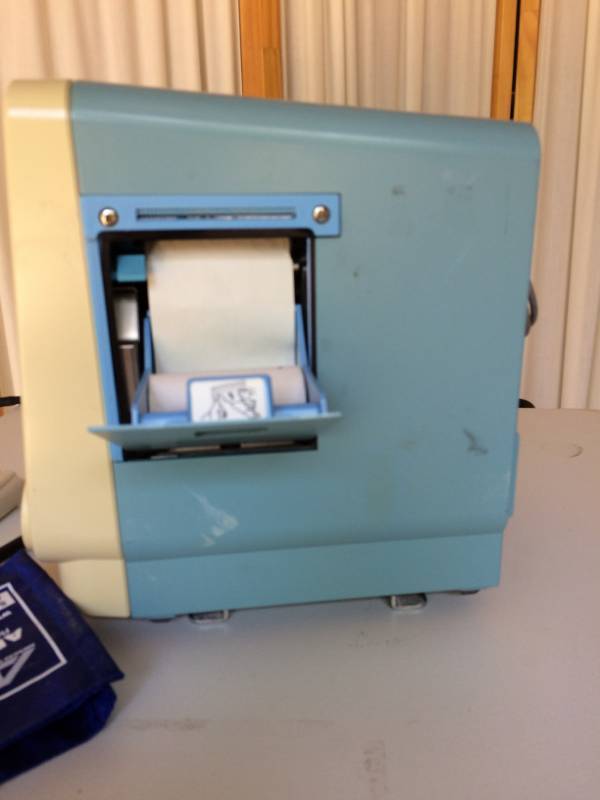 lot 18 image: Retails Used $700&nbspColin Press Mate Advantage Digital Patient Monitor ECG EKG SpO2 NIBP Vitals Signs Sleeve Cuff Finger Probe Printer&nbspPrintout and Paper Included Great Working Condition