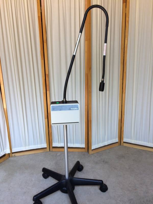 lot 12 image: WOW RETAIL USED $600 WELCH ALLYN PORTABLE EXAM PROCEDURE OBGYN LIGHT 48830 & FOCUSABLE ADJUSTIBLE FIBEROPTIC LAMP LITE PIPE With Mobile Stand  - EXCELLENT Working CONDITION