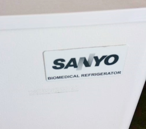 lot 29 image: MSRP $3700 Sanyo SR-L6111W Biomedical Lab Refrigerator With Programmable Temperature Settings & Alarms - Great For Wine - Precise Temperature Excellent Working Condition