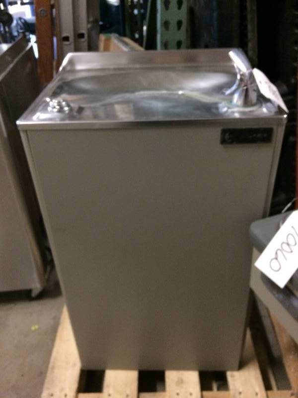 lot 28 image: WoW MSRP $1800 Elkay 429H Water Drinking Cooler Fountain - Excellent Working Condition