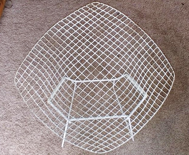 lot 20 image: WOWOW AUTHENTIC PAIR VINTAGE&nbspHARRY BERTOIA FOR KNOLL MID CENTURY MODERN 1950S WHITE WIRE DIAMOND CHAIR - THE AUTHENTIC ONES (WHICH THESE ARE) SELL ONLINE FOR $1500 EACH - WEAR TO WHITE COATING EASILY FIXED WITH WHITE PAINT - VERY STURDY