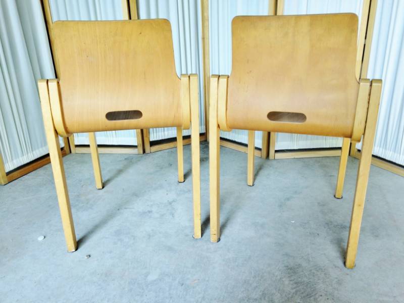 lot 9 image: Pair Mid Century Danish Modern Scandinavian Bent Molded Plywood Stacking Chairs - Very Sturdy