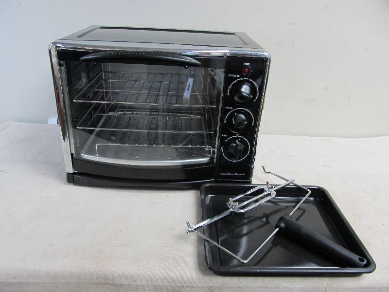 lot 43 image: Nice Hamilton Beach Table Top Oven