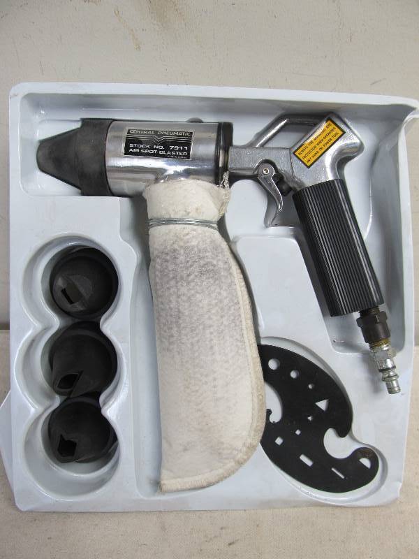 lot 99 image: Central Pneumatic Air Spot Blaster