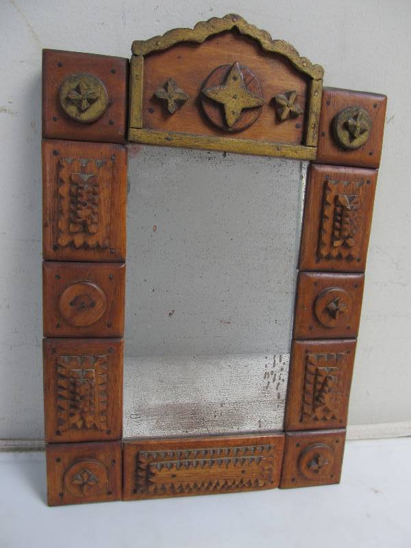 lot 101 image: Wonderful Antique Hand Carved Tramp Art Mirror