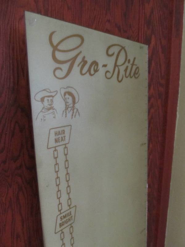 lot 132 image: Vintage 1950s GRO-RITE Advertising Mirror