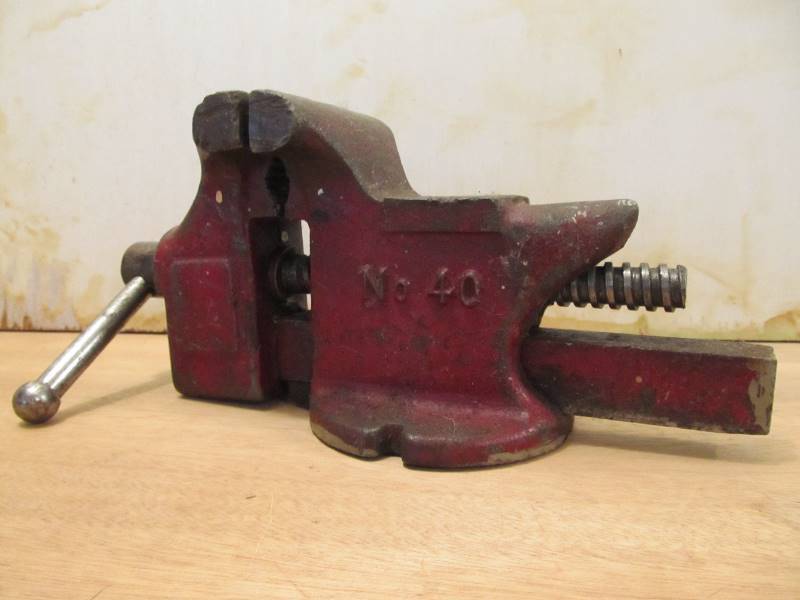 lot 134 image: Old Vintage Columbia No. 40 Anvil Vise
