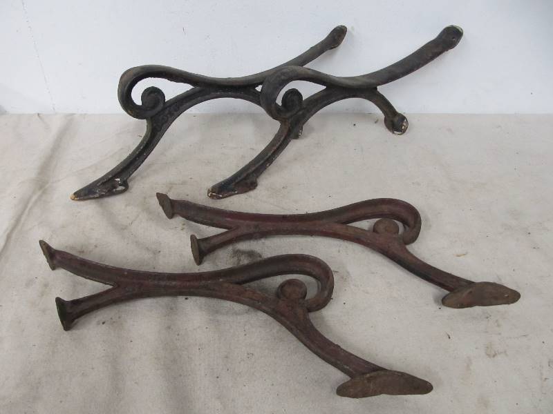 lot 92 image: Set of 4 Antique Cast Iron Legs