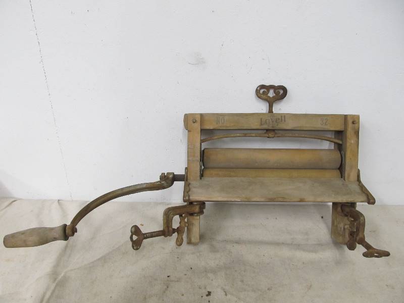 lot 93 image: Antique Wringer Washer