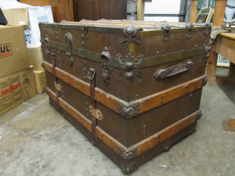 lot 96 image: Nice Antique Trunk wTray