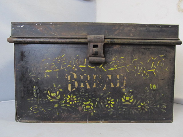 lot 15 image: Antique Stenciled Tin Bread Box