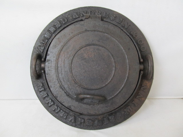 lot 22 image: Antique Alfred Andresen Cast Iron Waffle - Heart Shape