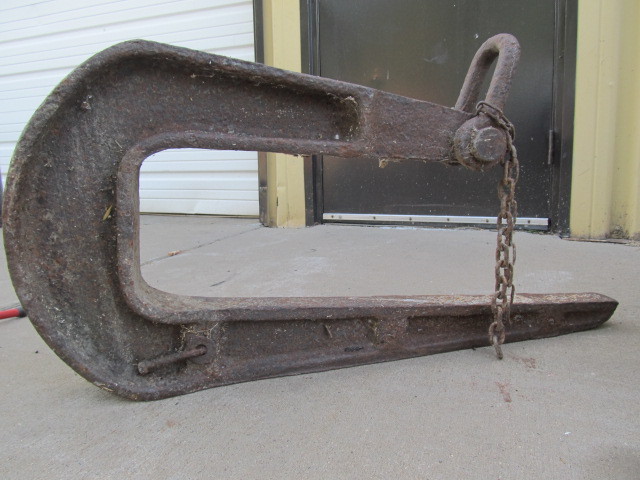 lot 87 image: HUGE Antique Cast Iron HookAnchor