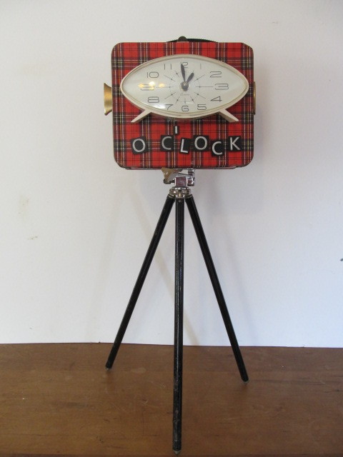 lot 139 image: Awesome Folk Art Vintage Lunchbox Clock on Tripod Stand