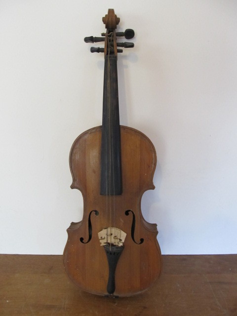 lot 142 image: Antique 19th Century Signed Violin