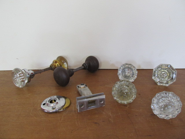 lot 146 image: Antique GlassBrass Door Knobs