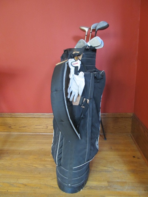 lot 147 image: Full Right Handed Set of Golf Clubs