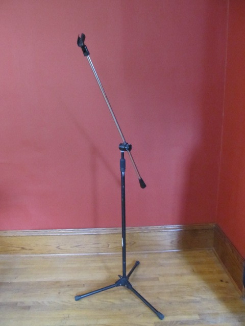 lot 151 image: Full Sized Adjustable Microphone Stand