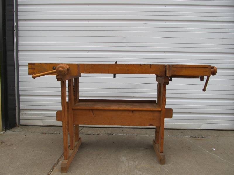 lot 2 image: Original Antique CarpenterWoodworking Work Bench