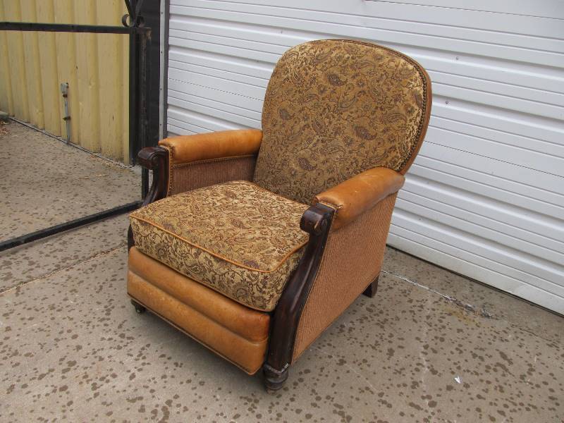 lot 84 image: Bradington Young Leather Recliner Chair