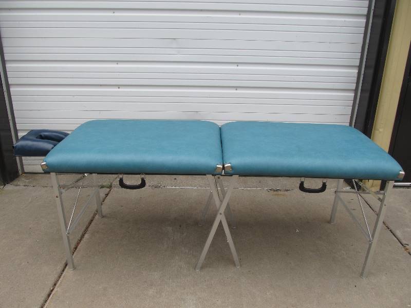 lot 171 image: Nice Folding Massage Table