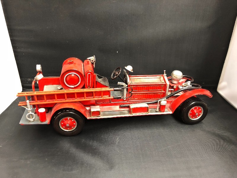 lot 23 image: Vintage Style Metal Fire Truck.