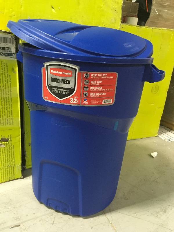 lot 6 image: Rubbermaid Roughneck 32 Gal. Outdoor Recycling Bin in good conditions