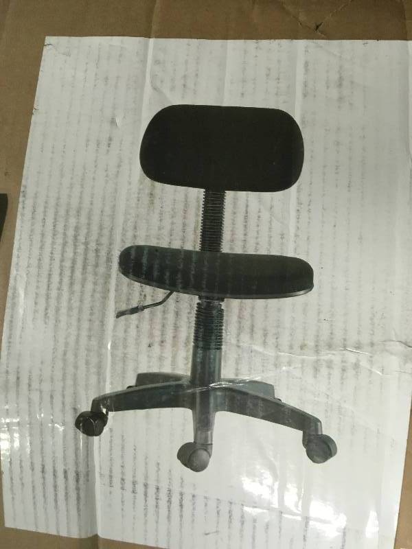 lot 33 image: Hodedah Black Office Chair not used