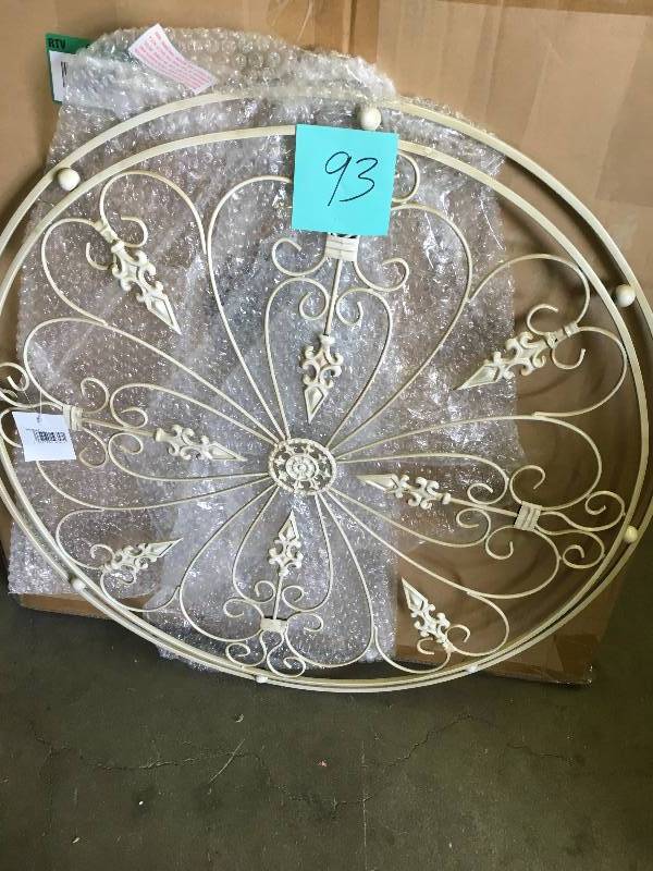 lot 93 image: Straton Home decoration in good condition