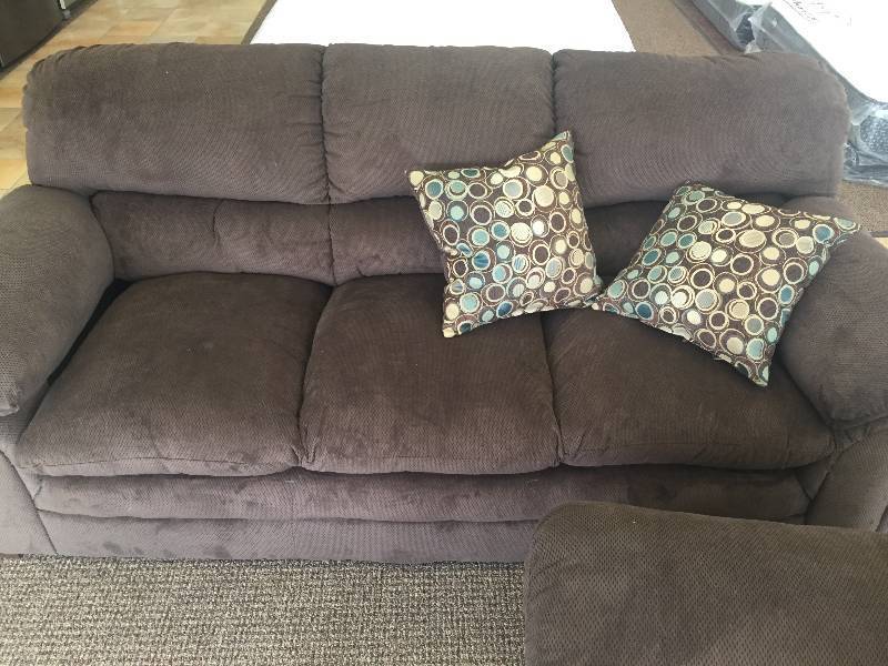 NEW Simmons 6150 love seat and couch