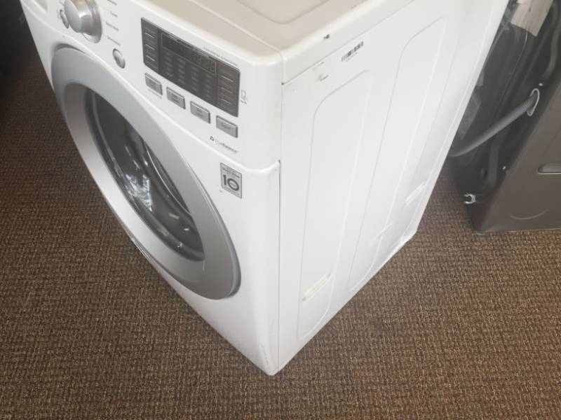 NEW ScratchDent LG- 4.5 cu. ft. High Efficiency Front Load Washer in White- Model#WM3270CW