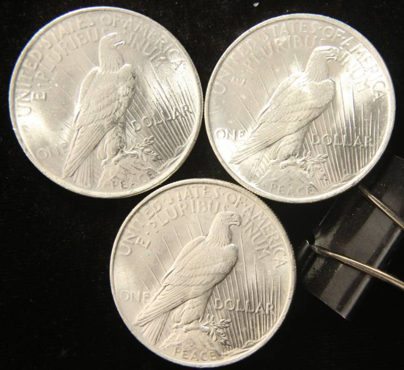 lot 18 image: (3) BU-UNC 1922 SILVER PEACE DOLLARS