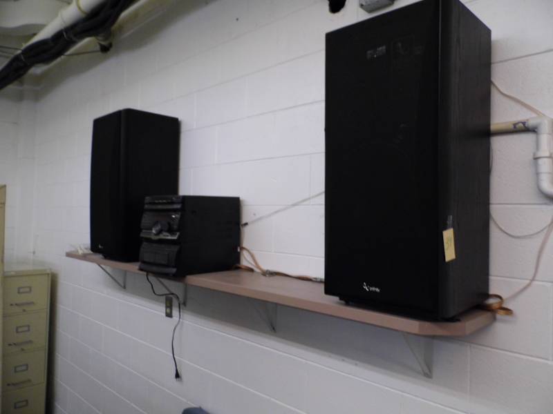 Stereo w Speakers