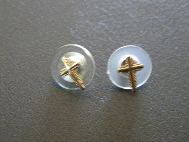 lot 5 image: 10K Gold Cross Earrings
