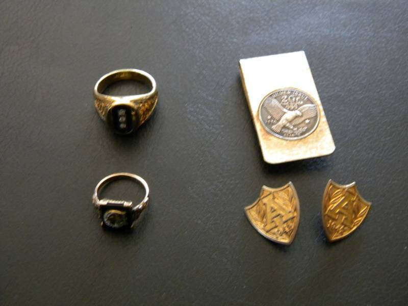 lot 7 image: Mixed Gold & Silver Lot