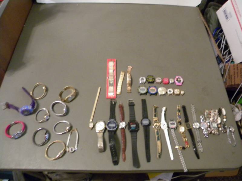 lot 20 image: Watches